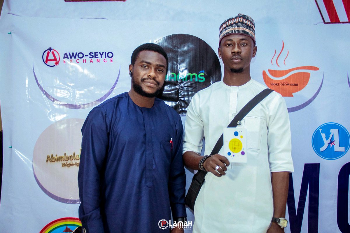 Coach_VDV's tweet photo. @adisaolashile @PalomarRo @SuperRareCasey @foundation @SuperRare @opensea @penielcards It's nice to finally meet you in person. 
Filmshow by @yalinetworkib
Thank you card by @penielcards
Shot by @LamahPaparazzi https://t.co/nobowxoDx6