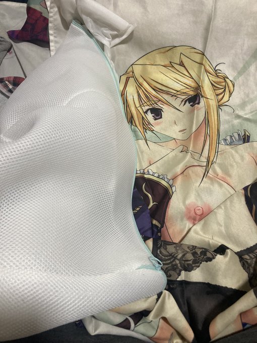今まで使い古したシーツや抱き枕カバー洗えず放置だったんだけど  久々にコインランドリー行ったら洗濯、乾燥一括できて便利  洗濯ネットに入れれば中身バレないし  これで心置きなくぶっか(自主規制 https://t<a href="/tag/%E8%81%96%E5%A5%B4%E9%9A%B7%E5%AD%A6%E5%9C%922"class="tags"><span>#聖奴隷学園2</span></a>