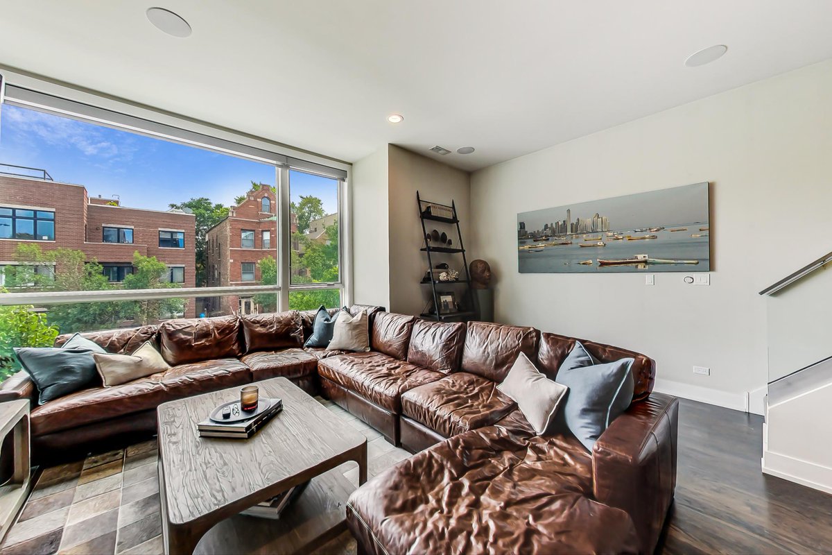 HomePartner's tweet image. BUCKTOWN: 😍 SAT 1:30pm-3pm 😍 Almost New 2600+ SQ FT Duplex Up Penthouse. 2017 New Construction - Over the Top Custom Roof Deck.  DM for more info. - mailchi.mp/chicagohomepar…