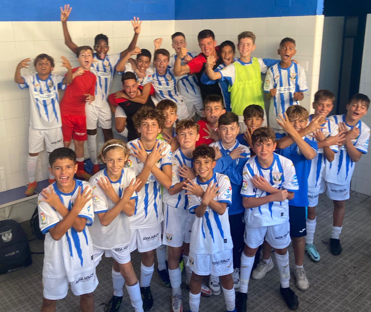 CanteraPepinera's tweet photo. 📋 Resultados #CanteraPepinera

✅ Victoria del 𝗜𝗡𝗙𝗔𝗡𝗧𝗜𝗟 𝗕
👉 4-2
🆚 Villaviciosa de Odón ‘A’

👟💥 Marcaron GOL:
⚽️⚽️ Álex 
⚽️ Iván
⚽️ Yawi https://t.co/Wj3hNMqzmN