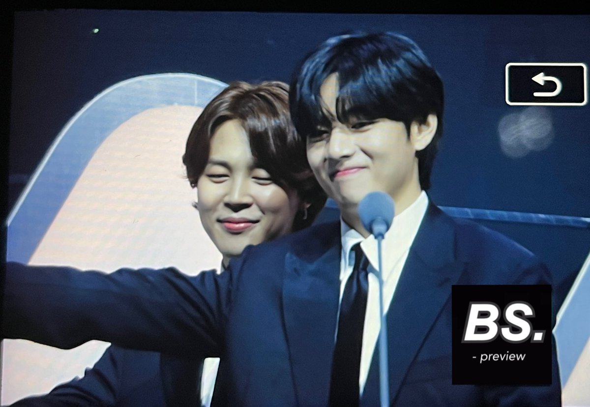 BinaryStar1995's tweet photo. 221008 TMA 더팩트 뮤직어워드 
#JIMIN #지민  #TAEHYUNG #뷔 #V
#VMIN #구오즈 
@BTS_twt
#BTS #방탄소년단 https://t.co/pJmsEWDhAu