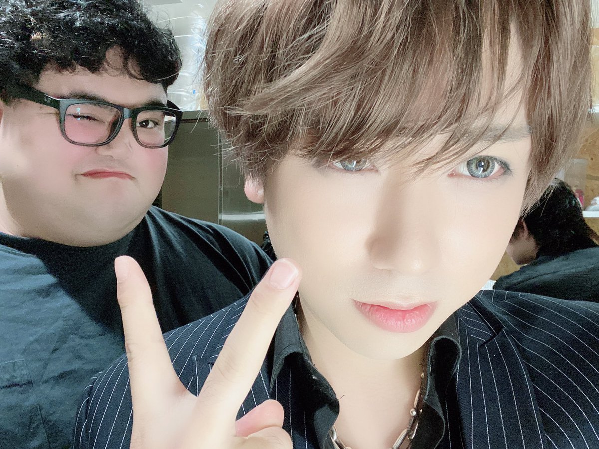 CLUBREED3's tweet photo. 今日もちょりぞう社長出勤してます！
ラスソンで見せるぞ😎
#BCグループ #中洲 #中洲ホスト #ホスト https://t.co/fngkkauhT6