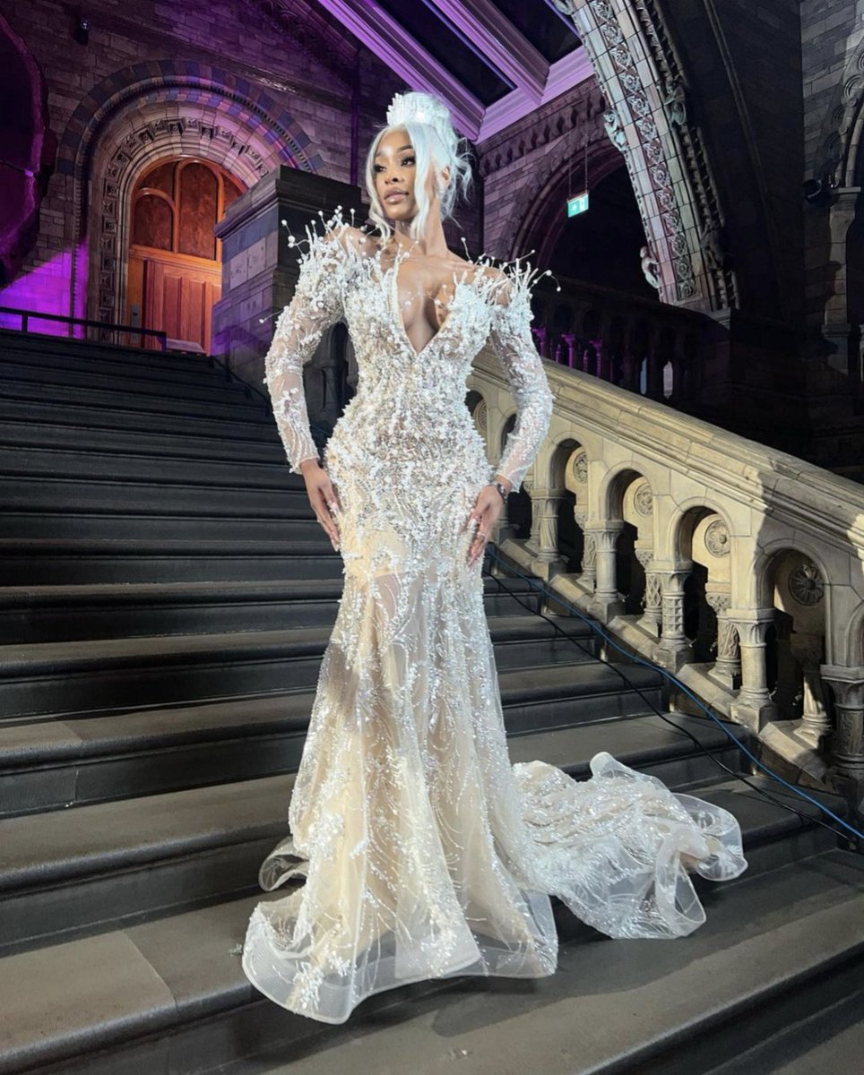 debsservestea's tweet photo. Mariam Musa wears Valdrin Sahiti for #GuapGala 
When you take a theme literally, this is the level you have to take it to. Easily one of the best dressed. The shoulder details elevated this without making it look like a costume 👏🏾 https://t.co/OstIc2n2T7