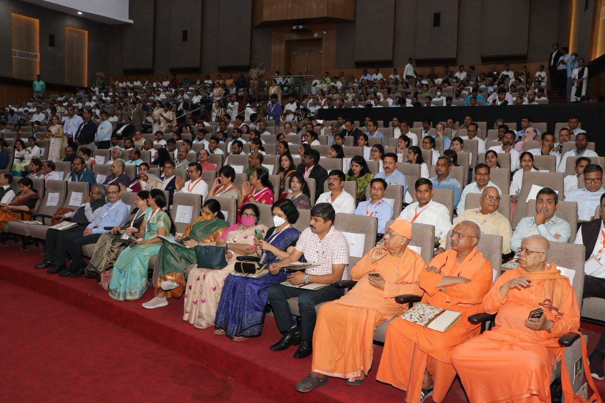 DurgaShaktiIAS's tweet photo. Speaking at the launch of Mission Niramaya, an initiative of @MeUPGovt to overhaul UP’s nursing and paramedical sector in the august presence of Hon’ble CM @myogiadityanath, Dy CM @brajeshpathakup, MoS @MayankeshwarSh1, @ChiefSecyUP and @IasAlok. https://t.co/oQazGHLHNQ