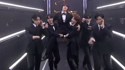 jvnggkuk's tweet photo. they’re so funny https://t.co/7yyNJI43Di