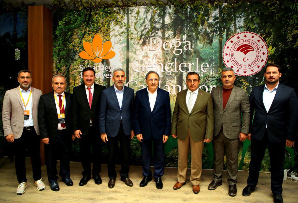 Keskin_Huseyin's tweet photo. Ankara’daki #TamBanaGöre Festival’de “Doğa Gençlerle Canlanıyor” standımız özel ödüle layık görüldü. 💳🏅

Cumhurbaşkanlığı Yerel Yönetimler Politikaları Kurulu Başkan Vekili Sn. Prof.Dr.Şükrü Karatepe tarafından standımız ziyaret edilerek ödülümüz verildi. Çok teşekkür ediyoruz. https://t.co/a9mYX8eAXi