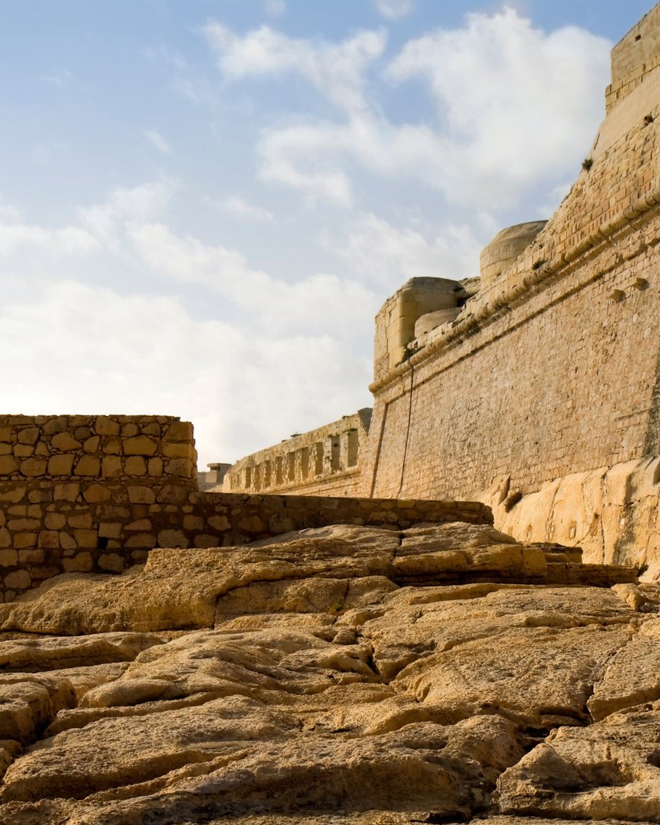 easyJet holidays tweet media