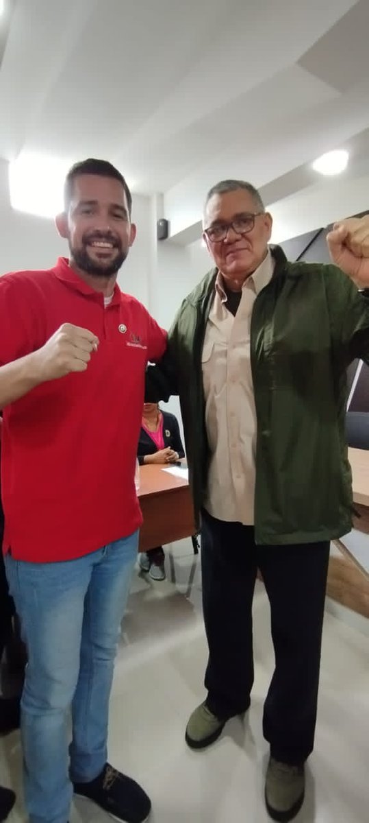 Recibo con mucho orgullo el botón Honor al Mérito de <a href="/MinAlimenVen/">MinAlimenVen</a> es un reconocimiento para todo el equipo de la Misión Alimentación de mi estado Mérida que día a día entregan su esfuerzo por el noble valor de proteger la alimentación del pueblo.

Dios les pague🙏🏻

<a href="/LealTelleria/">M/G Carlos Leal Tellería</a>