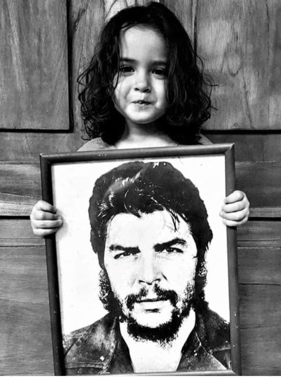 ♥️...¿¡Qué culpa tengo yo de tener la sangre roja y el corazón a la izquierda!?

#CheVive
#DeZurdaTeam