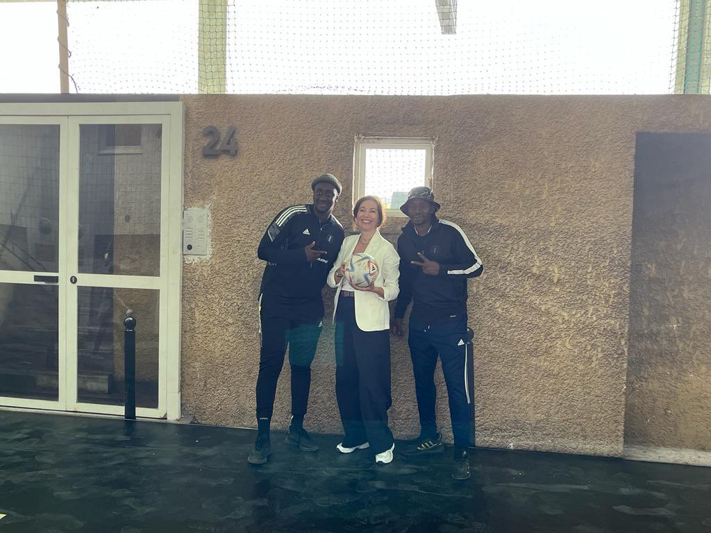 Merci <a href="/oxoanina/">Nina Ochoa</a> <a href="/NathalieMader/">Nathalie Mader</a> pour votre visite au salon <a href="/letudiant/">l'Etudiant</a> de #Toulouse Heureux d’avoir pu vous remettre ce prix 🥇 pour la 1ere place de Toulouse au classement des villes étudiantes 22/22 👏👏<a href="/Toulouse/">Toulouse - Mairie et Métropole</a> <a href="/Occitanie/">Région Occitanie</a> <a href="/LalucarneOff/">La Lucarne Officielle</a>