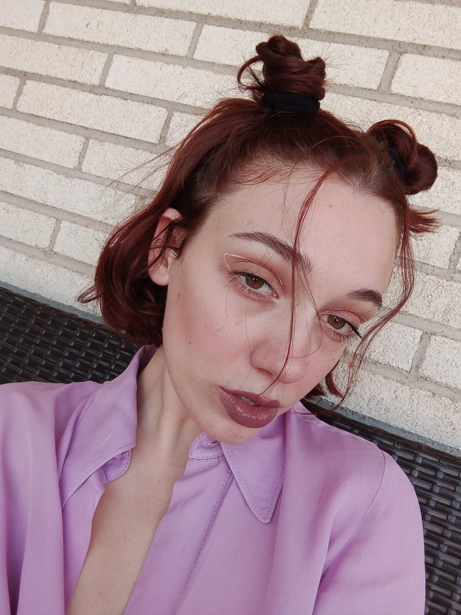 nyeme__'s tweet photo. Estreno eyeliner y ropa uwu https://t.co/DtlN4Srhqu