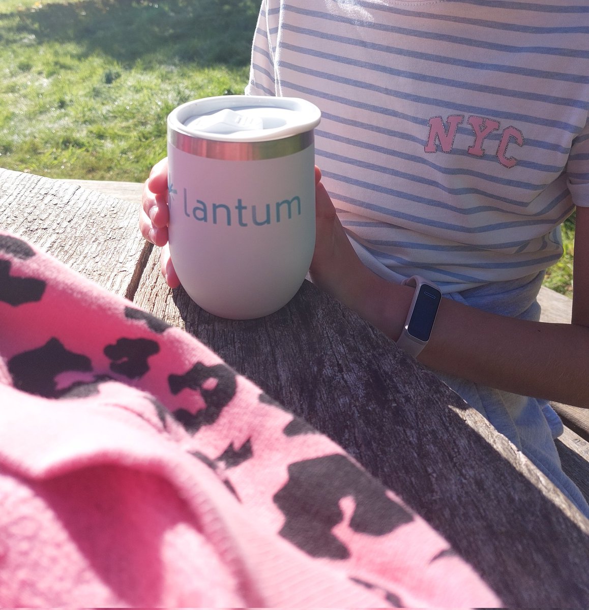 Already putting the <a href="/UrgentHealthUK/">UrgentHealthUK</a> goodies to good use <a href="/nationaltrust/">National Trust</a> thanks <a href="/WeAreLantum/">Lantum</a> for keeping our drinks warm on a lovely autumn walk at Winkworth #UHUK22
