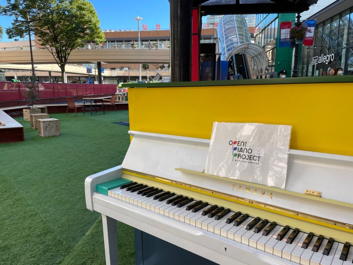 st_piano_sendai's tweet image. アートピアノ@仙台駅西口社会実験、たくさんの方が弾きに来てくれました！北海道から来てくれた方も🥰happyな1日でした！２台ピアノも楽しめます！
#movemove #仙台駅前らしさ　#openpianoproject #仙台ストリートピアノ