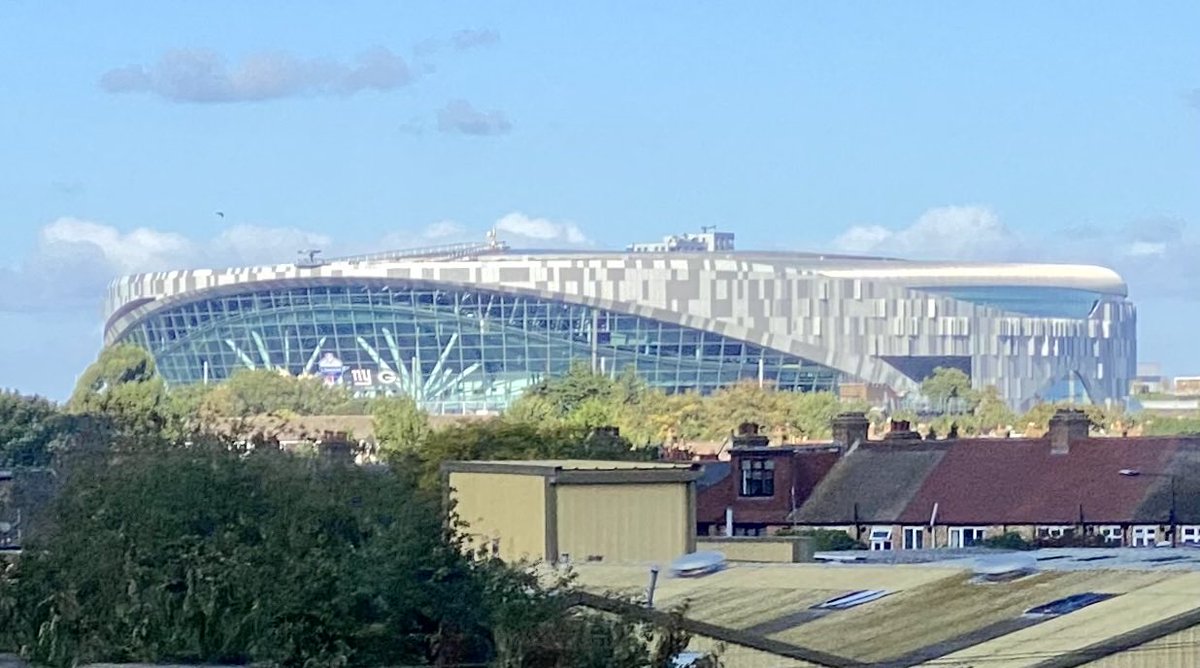 The best view from a bus anywhere in the World. Come on you Spurs! https://t.co/2RAYx1exIy