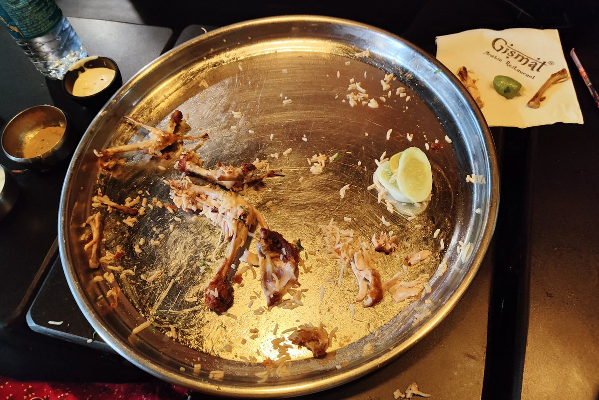AlwaysShannu8's tweet photo. Today's lunch spl #ChickenMandi 🔥🥳
Lunch with
@AlwaysShannu8 🤍💙
@hafsa09876 ♥️
@MukundaLakku 🖤 https://t.co/4T6hZwz429