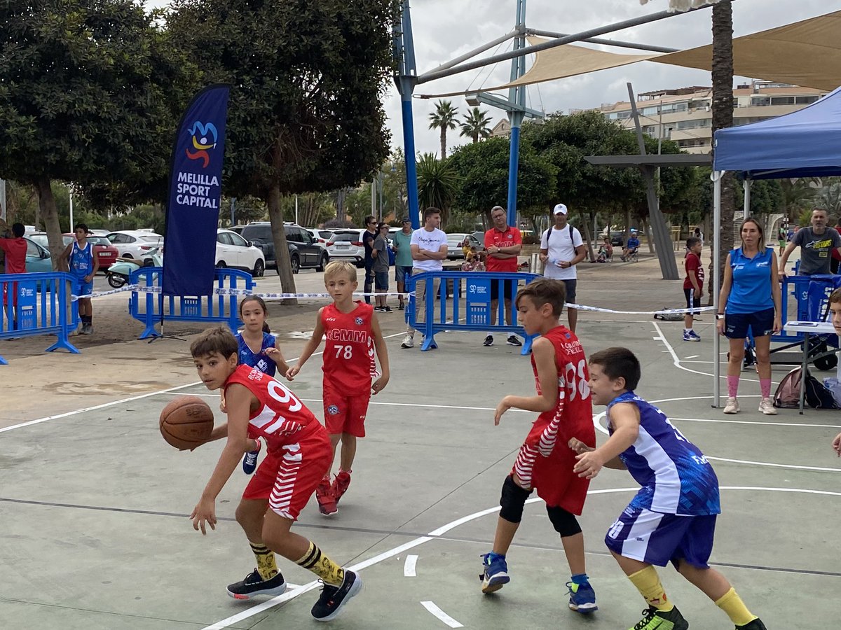 maritimomelilla's tweet photo. Nuestra sección de baloncesto @baloncestoRCMM participa hoy con 25 equipos en el 3x3 Otoño que organiza la @FMBMELILLA en la plaza Multifuncional. https://t.co/41Mxyx1yzy