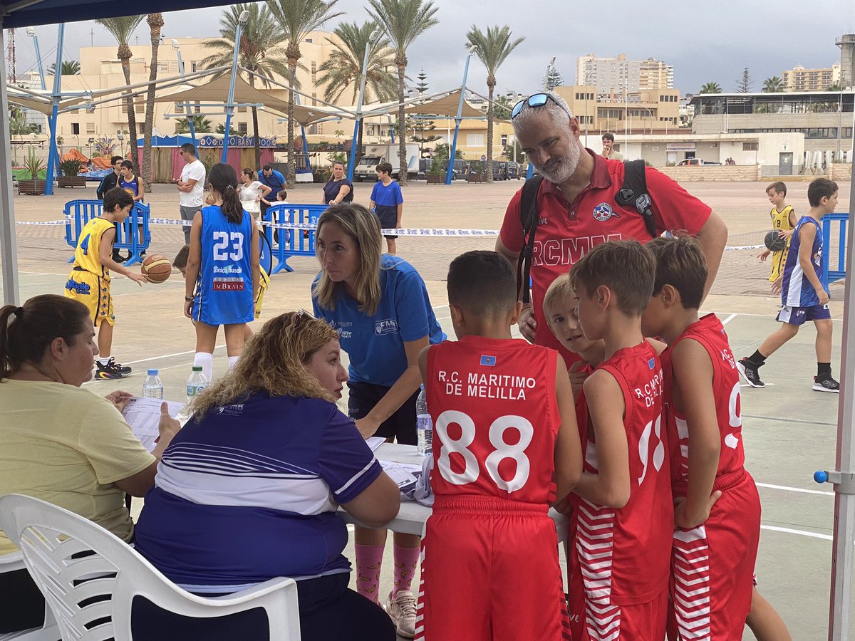 maritimomelilla's tweet photo. Nuestra sección de baloncesto @baloncestoRCMM participa hoy con 25 equipos en el 3x3 Otoño que organiza la @FMBMELILLA en la plaza Multifuncional. https://t.co/41Mxyx1yzy