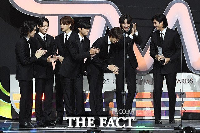 2022 The Fact Music Awards - Article Photos (1) #BTSOnTMA2022