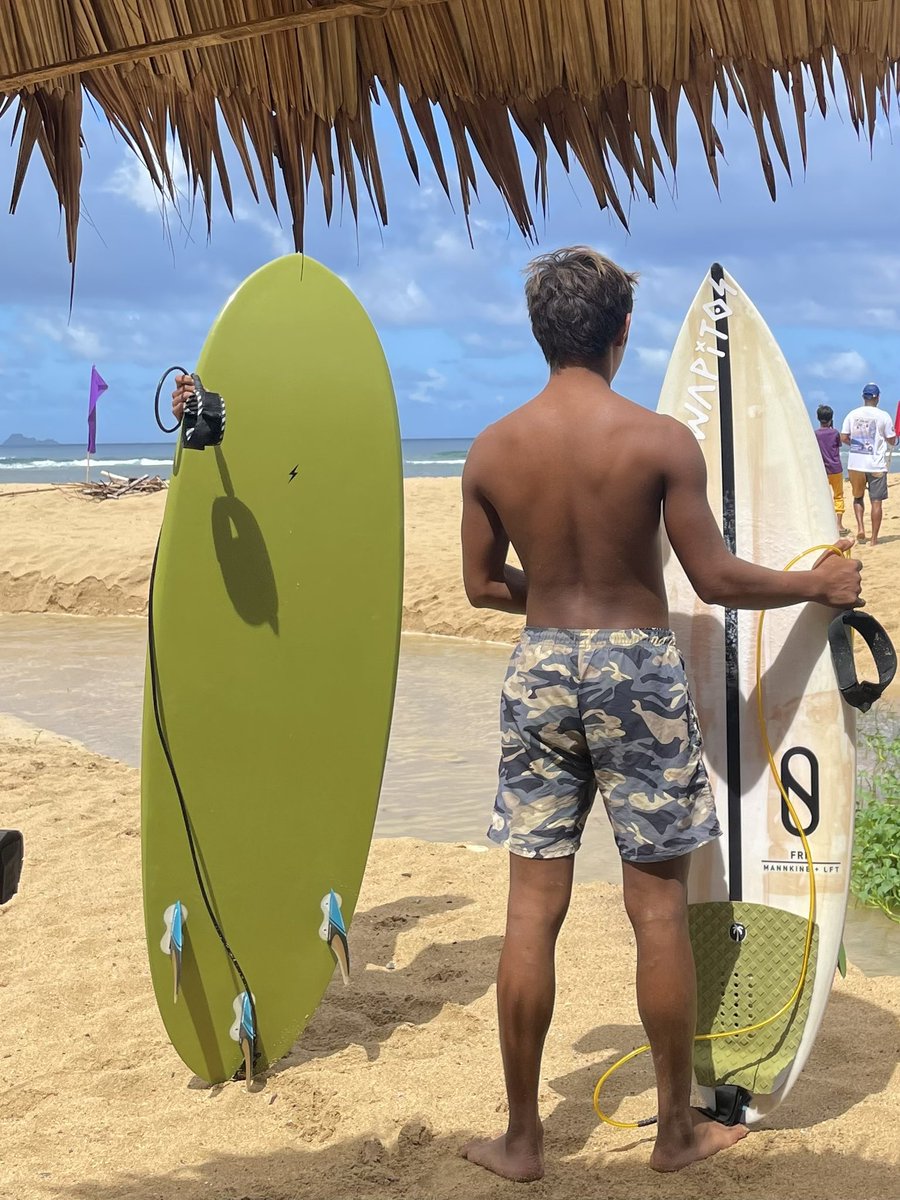 TwinkOutdoor's tweet photo. Shit kinantot ako ng surf instructor ko, yes the one in the pic. Habang busy si bf sa sarili niyang surf lesson. Dinala niya lang ako sa mabatong part ng beach. Pinasubo at pinatuwad. Grabe ang hot ng mga surfer. Will tell the story paano kami nagkayayaan magkantutan hahaha https://t.co/E7elIOqQdG