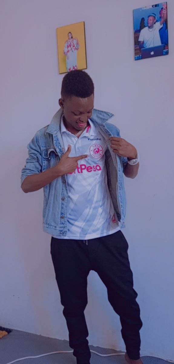 Untouchable255's tweet photo. *Ngoja leo niwaombee watani zangu Yanga Sc Mshinde mechi ya leo hii ya kimataifa tuendelee kuiweka tanzania kwenye ramani ya mpira ila huku kwenye ligi yetu mtanisamehe tu nawaombea mfungwe sanaaa tu* @yangasc1935 @mshambuliaji @mzeewakaliua @deejay_deo https://t.co/HmUucRa7h5