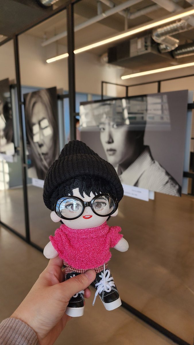 misingyeo's tweet photo. 한국 배우 200 사진전 갔다 집 가는
ktx를 탔는데 불꽃축제를 해주네 갑자기 불꽃이 보여 얼떨결에 솜징구 꺼내서 모자 안경도 없이 찍었는데 그나마 저 사진이 젤 괜찮은 거 ㅠㅠ 매번 미안하다
사진 잘 찍는 법을 배워야 할 거 같다. https://t.co/jPQAryxWc2