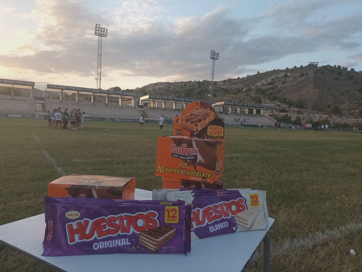 La combinación perfecta para un fin de semana dulce de rugby 🏉 @HuesitosEs 💜 @puntogofre ♥️💛 @crlavila 💙