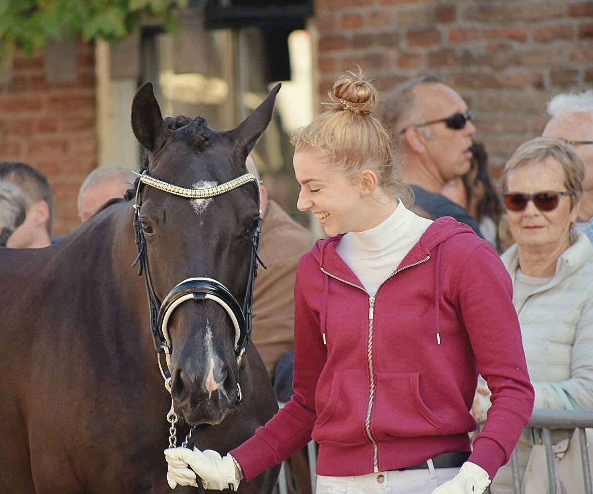 Deadline inschrijven voor de keuring is zondagavond 9 oktober. Wacht dus niet langer en schrijf je paard vandaag nog in, zodat wij het kunnen verwerken in de administratie.
paardenmarktvianen.nl/inschrijven-ke…