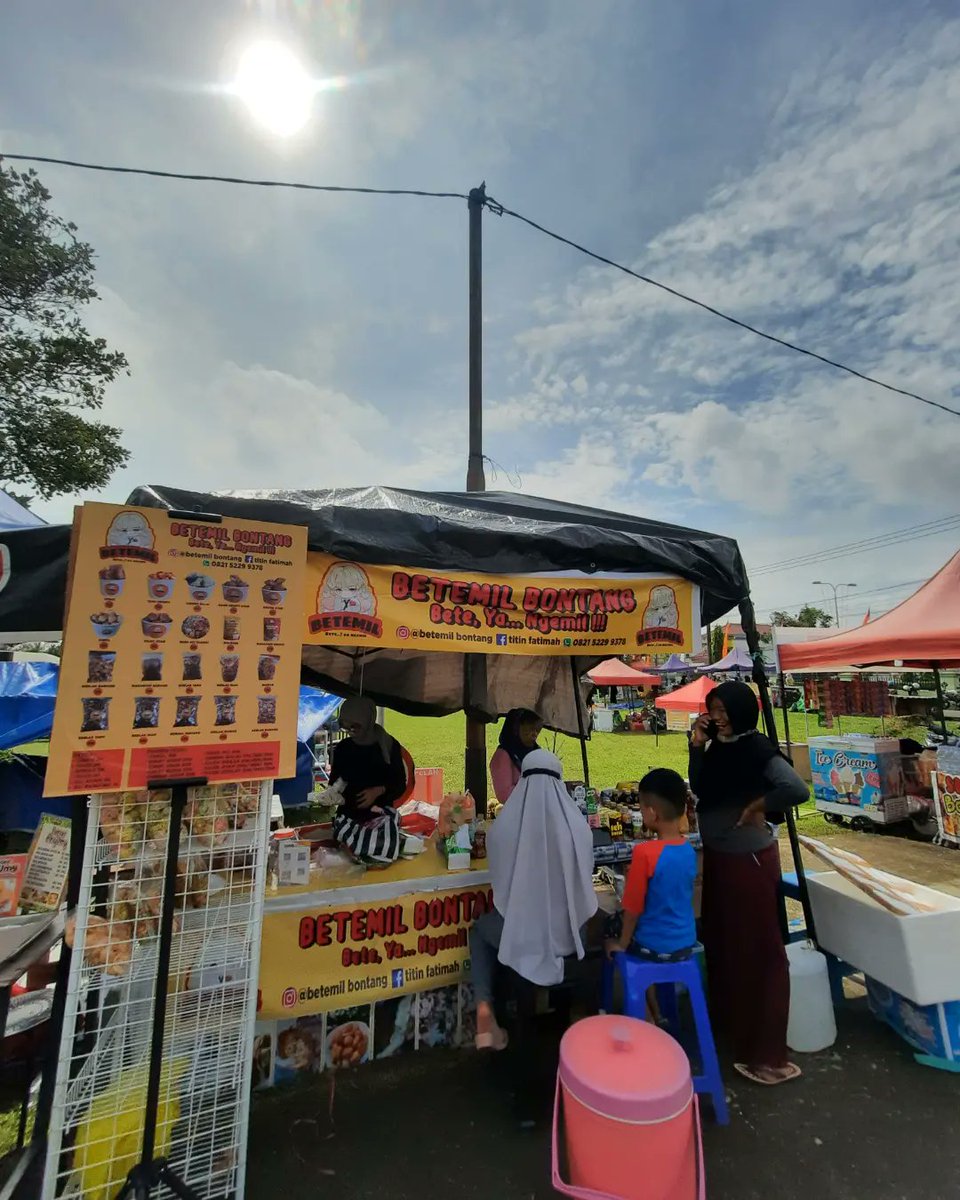 TitinFa49047427's tweet photo. WORKHARD
PLAYHARD
ISTIRAHAD 🥱
See U di Sunday Market Gor PKT besok 🤗 https://t.co/lvpEBG3Bwl