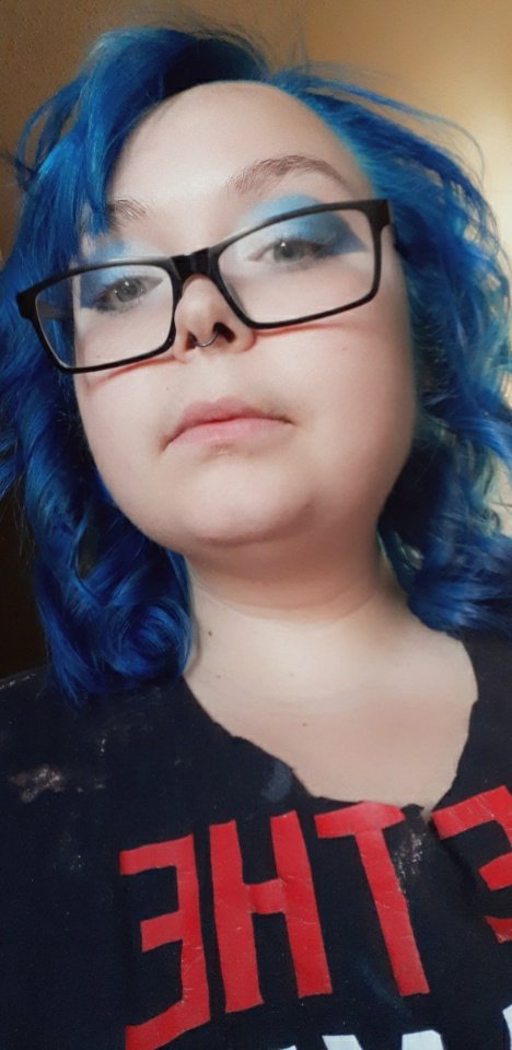 ikellxc0rpse's tweet photo. We fall out like leafs on autumn trees 🍂🍂💙🖤
#corpsetwtselfieday https://t.co/5NtdxrjP01