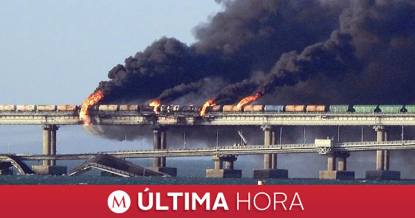 Milenio's tweet photo. #ÚLTIMAHORA | Explosión de camión bomba provoca colapso de puente en Crimea; hay 3 muertos

Investigadores rusos afirmaron haber identificado al dueño del camión bomba causante de la detonación 

https://t.co/rX4TfjbIBd https://t.co/Cs45W4DXtc