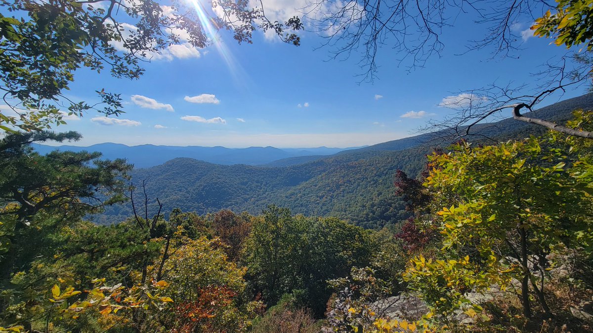 Michael_2Clutch's tweet photo. Perfect Start to a #JMUFootball Gameday #DobieMountain #GoDukes #BeatArkST #DukesBy90 https://t.co/YuB2mtz5m6