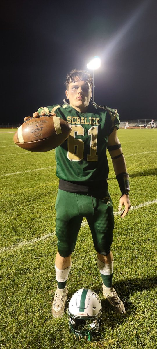 AmarCoach's tweet photo. Schalick 52 Bishop Eustace 0
David "Detective" Sipowicz @51powicz gets the Golden Fedora as the Offensive Player of The Game.
In addition to his usual steady play on the defensive line, David stepped up and filled in on the offensive line, helping the Cougars rush for 458 yards. https://t.co/B97XNY2KWD