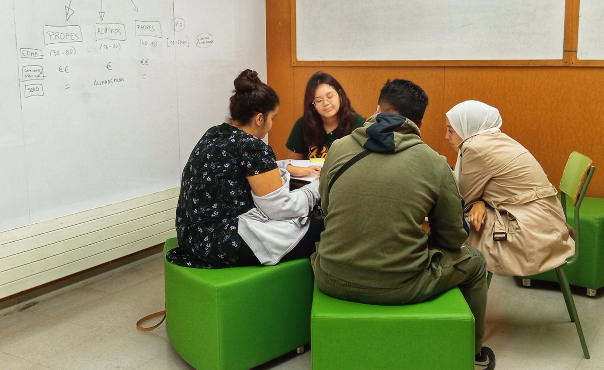 inselcalamot's tweet image. ▶️IFE2 la setmana passada va enllestir el procés creatiu de #naming de la seva botiga. 
💡 Després de fer un #brainstorming vam fer una dinàmica a l'#aulaemprenedoria.
El nostre projecte comença a agafar forma!
#SomCalamot #IFECalamot #IFE #femequip #aprenemfent #projectes