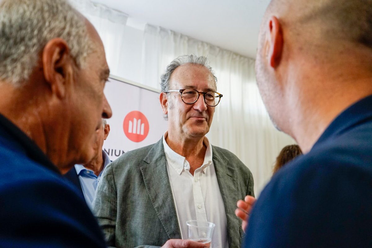 omnium's tweet photo. 📍 Coincidint amb el 30è aniversari d'@OmniumAlguer, avui som a la ciutat catalana de Sardenya per inaugurar una nova seu més oberta, més dinàmica i amb més activitats per promoure la nostra llengua i cultura! https://t.co/fVQ9aljlWU