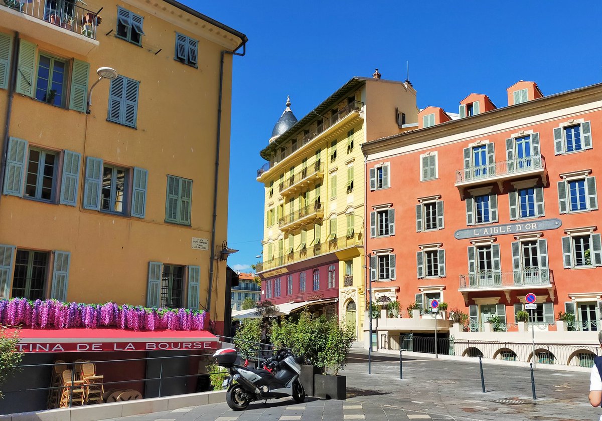 06katze's tweet photo. Couleurs du vieux Nice ☀️😀
#06katze #katze06 #Frenchriviera #IloveNice #CotedAzurFrance #Explorenicecotedazur #Nice06 https://t.co/4OtbDuJCJt