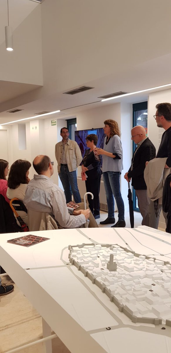 culturaigualada's tweet photo. Presentem la ruta #RECorreguts dins dels actes de les #JEP a l'oficina de turisme de #CalMaco. Es seguirà una ruta central que passa per #CalSabater i acabarà a l' #ElectraIgualadina https://t.co/jmfsk3QPQn