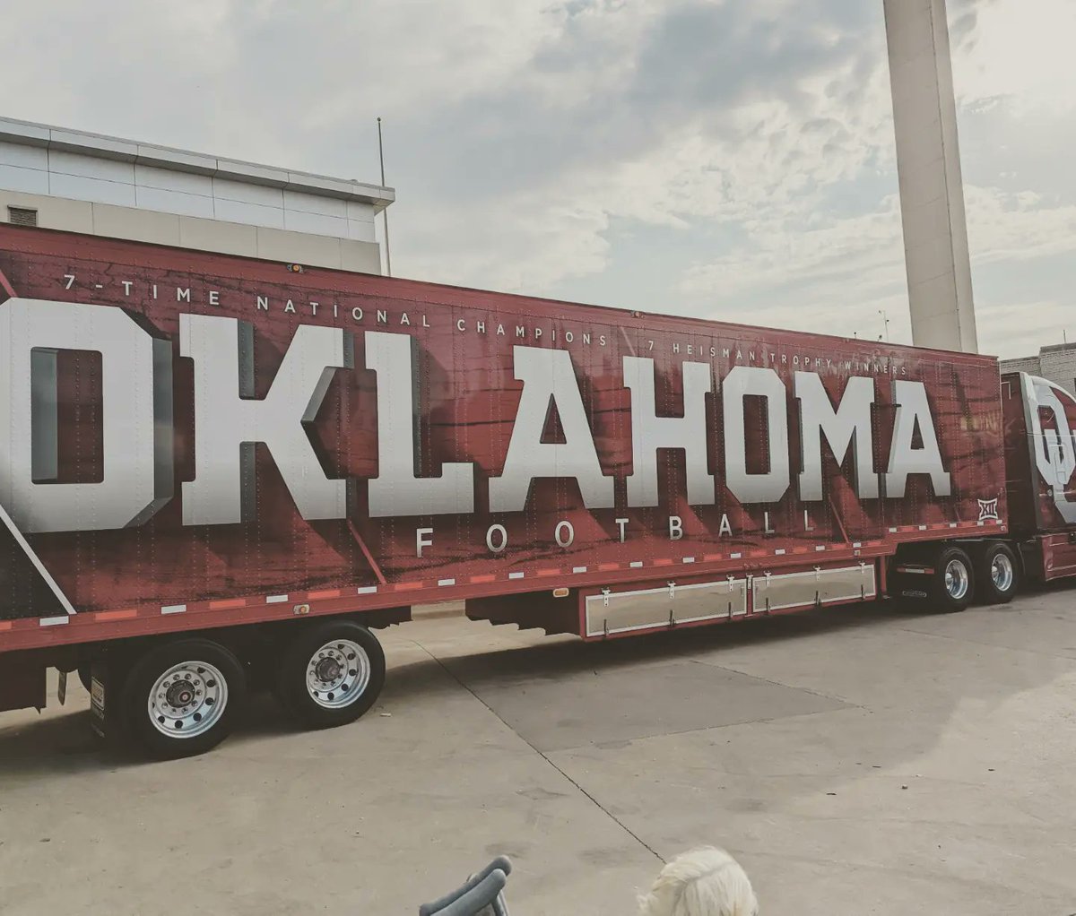 texasautoshow's tweet photo. It's not about the size of the truck but the destination that matters. And for one team today, that destination is Victorytown! Good luck to both teams. Check out the Toyota "Hook 'Em Horns" Tundra in the Truck Zone at the #TXautoshow.  #RedRiverShowdown #BigTex #saturdayfootball https://t.co/M0Mu0TILSA
