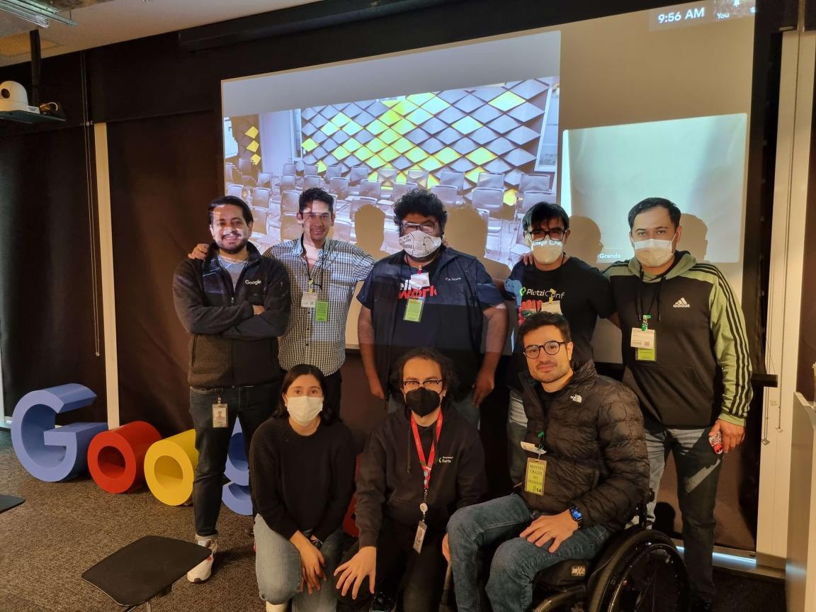 jzavala's tweet photo. @cvander A crear eventos híbrido en 3 países para compartir ideas  dentro de @shdhmc @hackerdojo @platzi  #SHDH tiempo para crear los startups del futuro https://t.co/2S0C8TP78g
