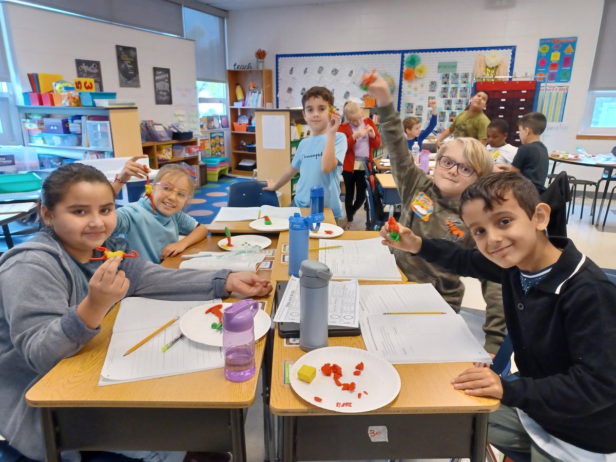 mkjeldsen2's tweet photo. The students enjoyed creating clay creatures in Science. A great way to model inherited traits! #oakridgemustangs https://t.co/qak8DCrhef