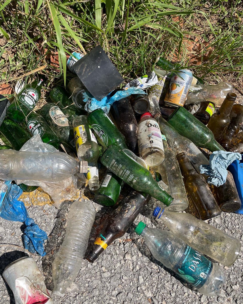 Here are some pics from today’s Coastal Cleanup at Whale Bay, Southampton with @KBBdotBM 

Thank you to everyone who can put to participate! 

#BermudaIsLove 
#TrashCleanup 
#Righttoahealthyenvironment