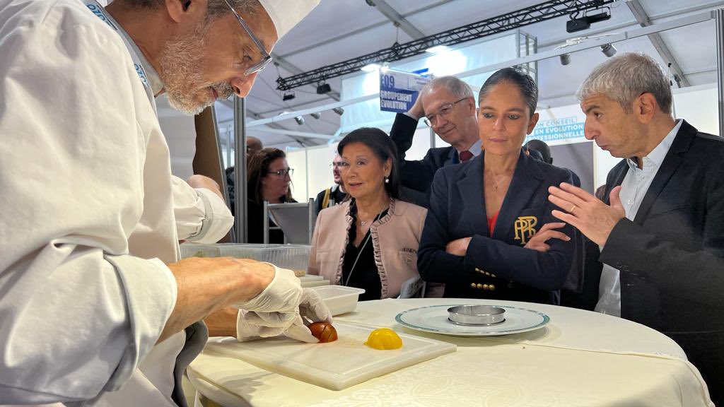 MDoAeschlimann's tweet photo. Visite du salon Paris pour l'Emploi 2022 avec @jdHAUTESERRE : de nombreuses opportunités de formation et de recrutement proposées aux Franciliens en présentiel et en ligne. Avec la participation de @iledefrance https://t.co/Fz5qiMaXNP