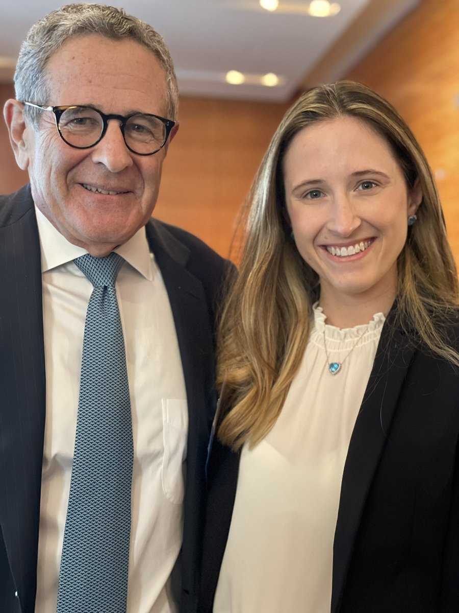 IsaMathiasMD's tweet image. Fan moment: meeting Dr. Arthur Agatston - the creator of the Agatston coronary calcium score. #PowerOfZero #CVDprevention @Agatston_Center @khurramn1 @DrMarthaGulati