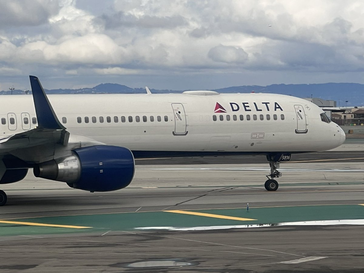 _Travelwithdan's tweet photo. #Planespotting is trending!!! A great trend to be trending I must say!!! #avgeek #avgeekworld https://t.co/yCWQ0PGb7b