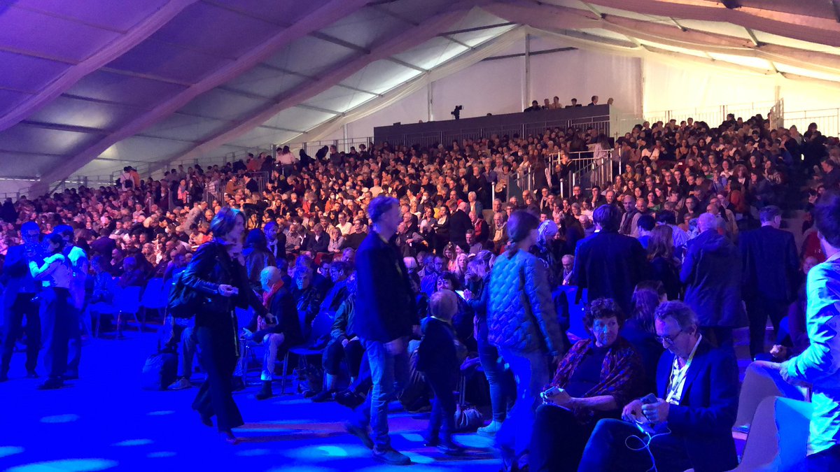 OuestFrance14's tweet photo. La salle se remplit peu à peu pour la soirée de remise des prix pour le #PrixBayeux #PBCN https://t.co/KHPG6etXSR