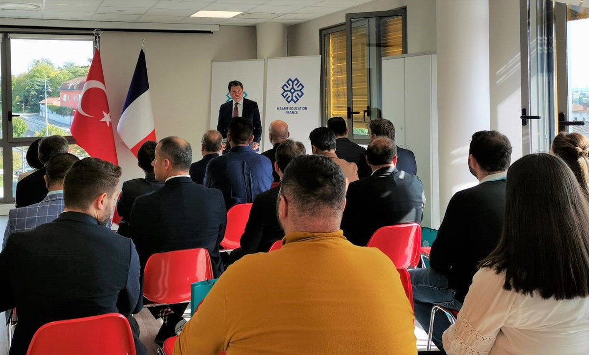 TMaarifVakfi's tweet photo. Lyon Maarif Eğitim Merkezimizin açılış töreni düzenlendi.🇹🇷🇫🇷

Fransa'daki ikinci eğitim merkezimizin açılışı Başkanımız Prof. Dr. @Birol_Akgun, Mütevelli Heyeti Üyemiz Mahmut M. Özdil, Lyon Başkonsolosumuz Sn. Müslüm Aygün ve STK Temsilcilerinin katılımlarıyla gerçekleştirildi. https://t.co/g3lKZsoiFz