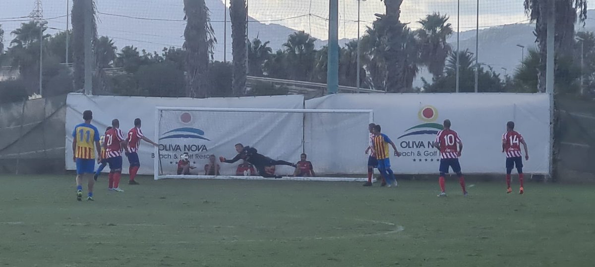 FutbolistasVCF's tweet photo. Primera jornnada de la COPA FEAFV que estamos disputando estos días en Oliva. ucha suerte a todos los equipos de las #AsociacionesMiembrosFEAFV participantes
#FutbolVeteranos ⚪️⚫️🦇 Amunt! #copafeafv https://t.co/Wsk41Eb94X https://t.co/ozFNrNYNZY