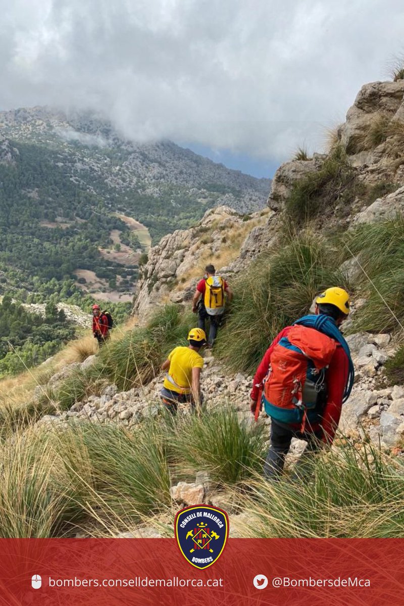 BombersdeMca's tweet photo. Rescat al pas des Forat al Puig Major. Home de 60 anys totsol ha quedat enfilat a una zona de dificil accès.
#GRMSóller
#GRMInca
#LaNostraMetaLaTevaSeguretat https://t.co/2EAtlmKAdq