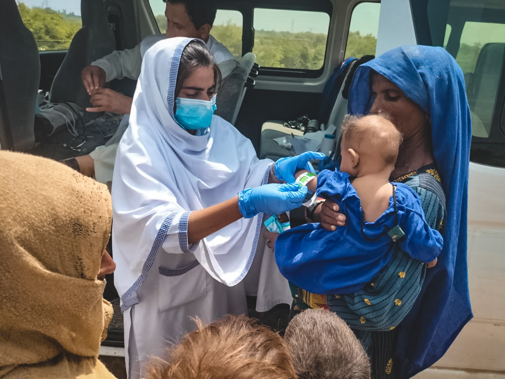 MSF_Pakistan's tweet photo. In difficult times, we remain committed to supporting affected communities in Pakistan. Hundreds of Pakistani MSF staff including medical &amp; non-medical specialists have been the core of this response to emergencies, making it possible to reach the most in need.2/2

#MSFinPakistan https://t.co/lxaTGzvYcJ