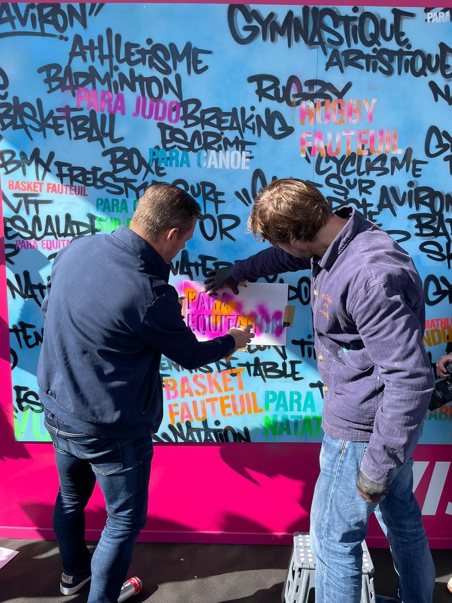 Visa_Fr's tweet photo. La fresque est finalisée ! 👏
Un grand merci à The Blind & Nasty pour leur contribution ainsi qu’à tous les participants présents à cette #JournéeParalympique ! 🤝
#PasSansVous #Paris2024 @Paris2024 https://t.co/oPkRQYs1oD