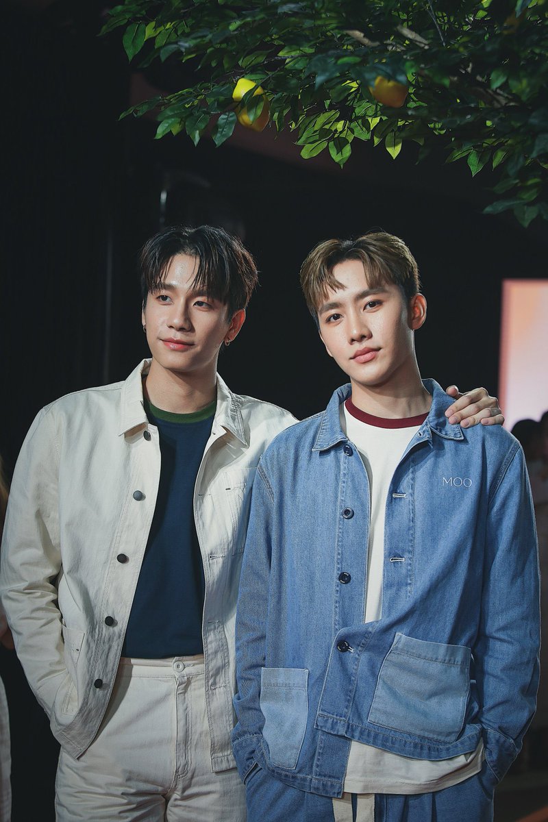 _Kami920208's tweet photo. Gossh~ they look so good 😍

#PromMarkXShopeePremium #PromMark #prompayy #marksiwat #msiwat #alexkazumi https://t.co/x5uTFOVS89
